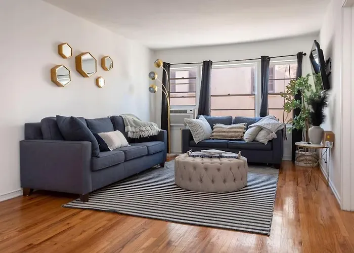 Luxe 1-Bedroom Apartment W/ Hot Tub